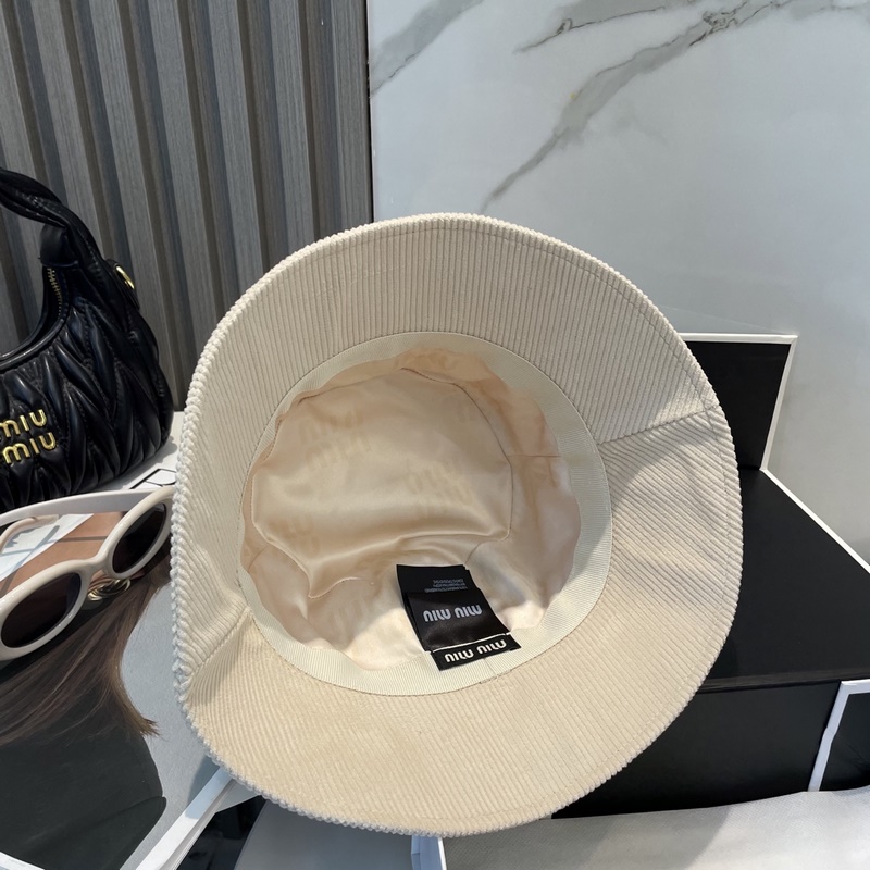 miumiu繆繆限定新款燈芯絨漁夫帽，棒球帽，燈芯絨紋理漁夫 非常耐看的一款漁夫