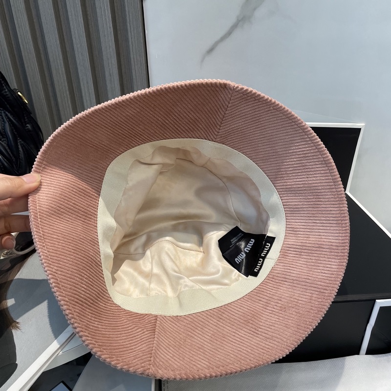 miumiu繆繆限定新款燈芯絨漁夫帽，棒球帽，燈芯絨紋理漁夫 非常耐看的一款漁夫