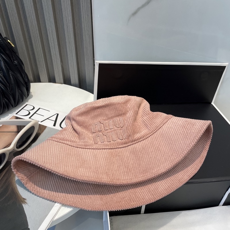 miumiu繆繆限定新款燈芯絨漁夫帽，棒球帽，燈芯絨紋理漁夫 非常耐看的一款漁夫