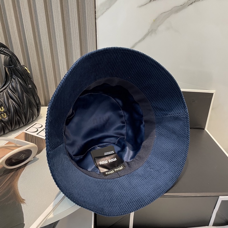 miumiu繆繆限定新款燈芯絨漁夫帽，棒球帽，燈芯絨紋理漁夫 非常耐看的一款漁夫