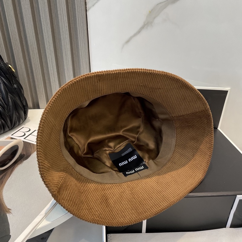 miumiu繆繆限定新款燈芯絨漁夫帽，棒球帽，燈芯絨紋理漁夫 非常耐看的一款漁夫