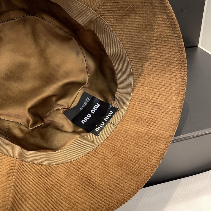 miumiu繆繆限定新款燈芯絨漁夫帽，棒球帽，燈芯絨紋理漁夫 非常耐看的一款漁夫