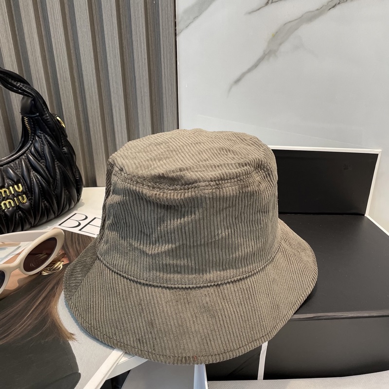 miumiu繆繆限定新款燈芯絨漁夫帽，棒球帽，燈芯絨紋理漁夫 非常耐看的一款漁夫
