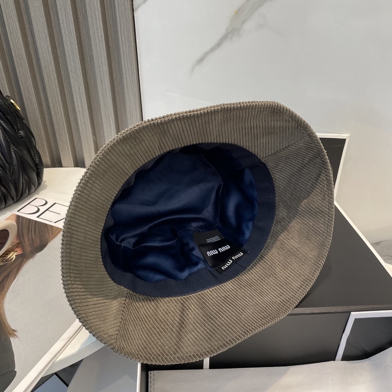 miumiu繆繆限定新款燈芯絨漁夫帽，棒球帽，燈芯絨紋理漁夫 非常耐看的一款漁夫