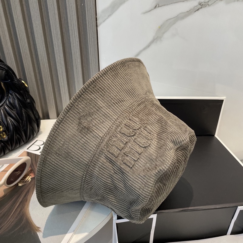 miumiu繆繆限定新款燈芯絨漁夫帽，棒球帽，燈芯絨紋理漁夫 非常耐看的一款漁夫