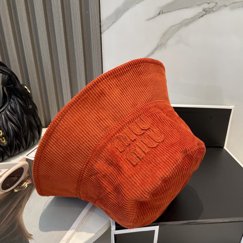 miumiu繆繆限定新款燈芯絨漁夫帽，棒球帽，燈芯絨紋理漁夫 非常耐看的一款漁夫