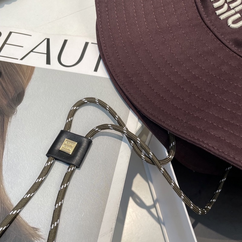 MiuMiu繆繆新款漁夫帽 大帽檐 加大遮陽範圍 品質(zhì)細節(jié)都好到位 帽子一直都是