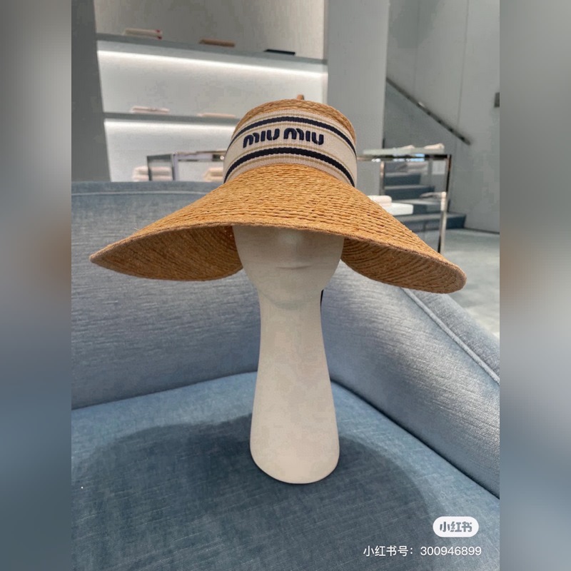 繆繆miumiu拉菲草空頂帽，專櫃新款，且買且珍惜，賣一個少一個，頭圍可以調節