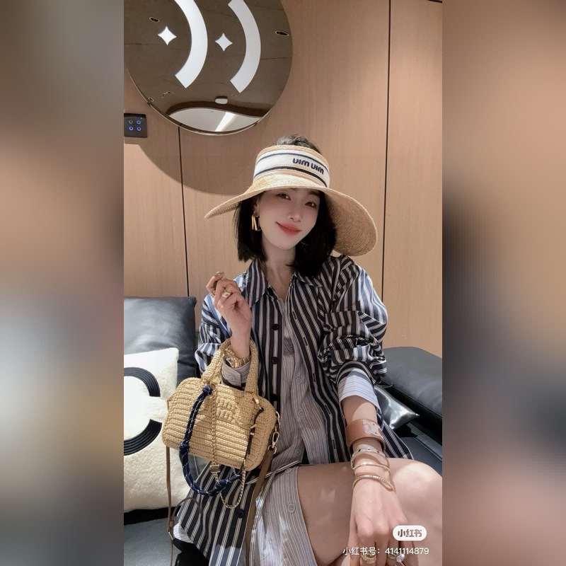 繆繆miumiu拉菲草空頂帽，專櫃新款，且買且珍惜，賣一個少一個，頭圍可以調節