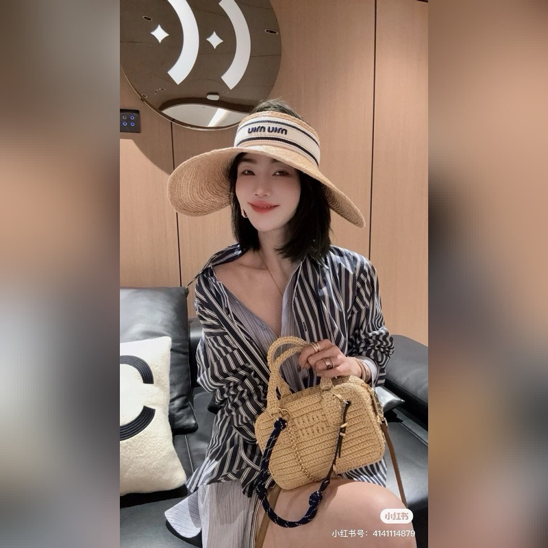 繆繆miumiu拉菲草空頂帽，專櫃新款，且買且珍惜，賣一個少一個，頭圍可以調節