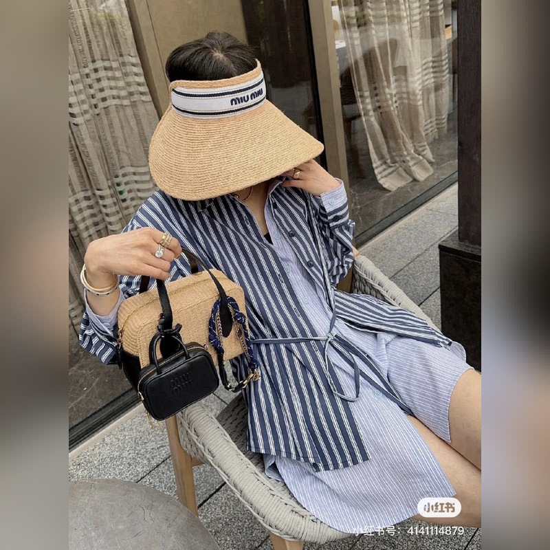 繆繆miumiu拉菲草空頂帽，專櫃新款，且買且珍惜，賣一個少一個，頭圍可以調節