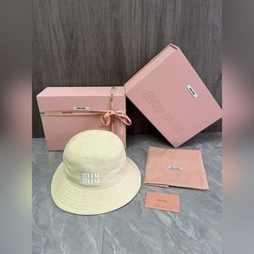 MIUMIU 原版定制 馬卡龍色系漁夫帽 這款漁夫帽選用斜紋布打造 既耐磨又耐用