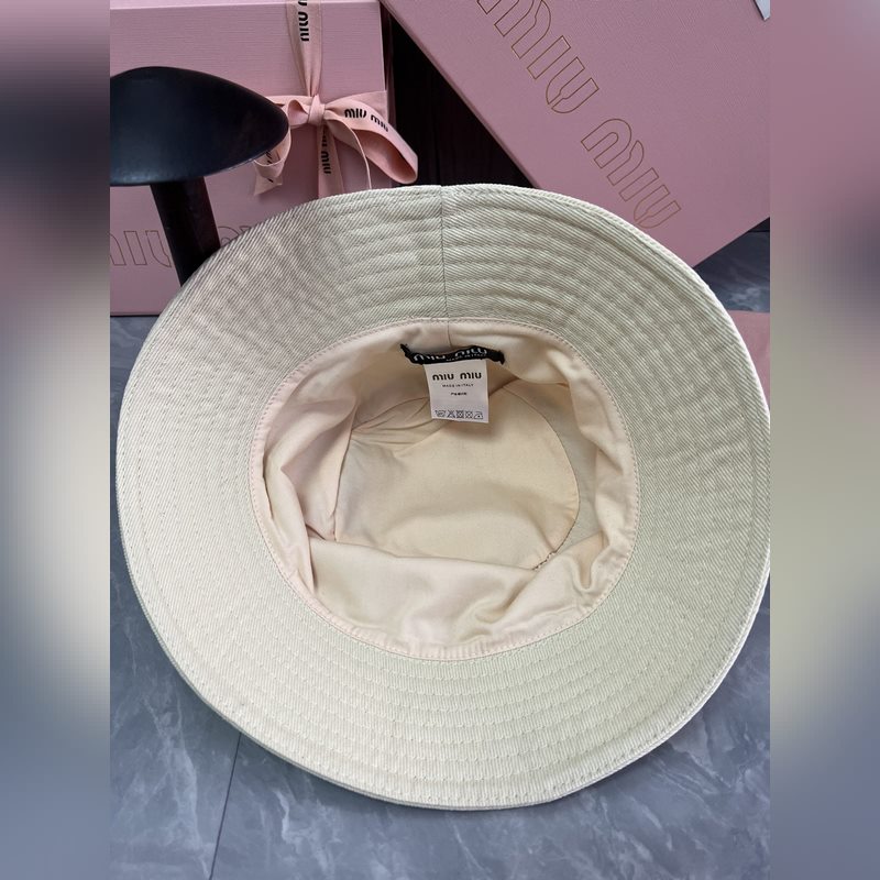 MIUMIU 原版定制 馬卡龍色系漁夫帽 這款漁夫帽選用斜紋布打造 既耐磨又耐用