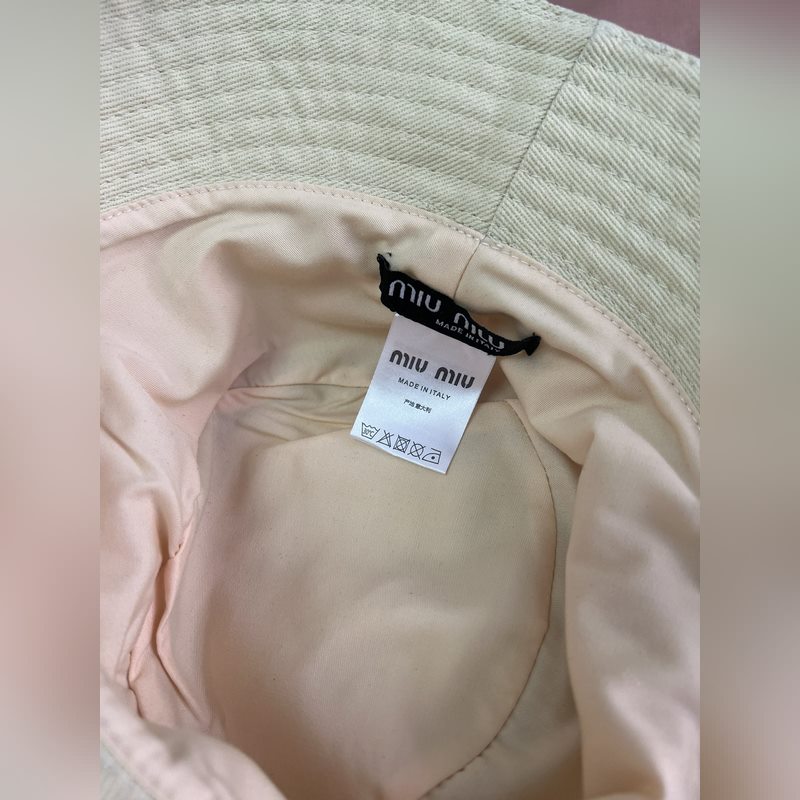 MIUMIU 原版定制 馬卡龍色系漁夫帽 這款漁夫帽選用斜紋布打造 既耐磨又耐用