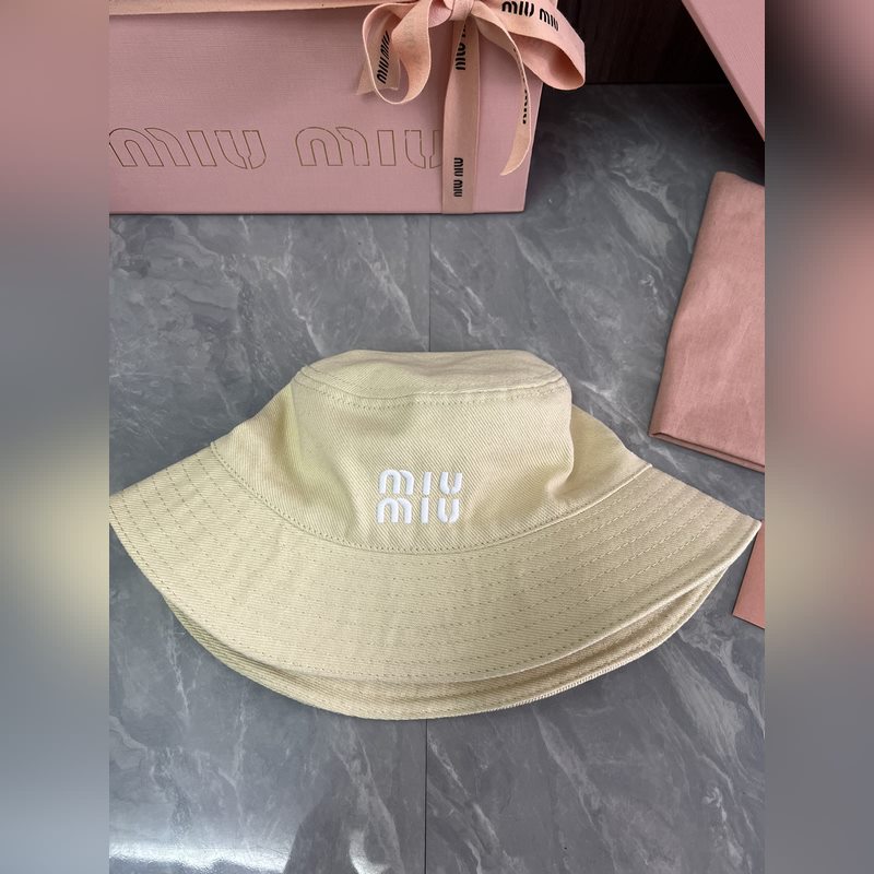 MIUMIU 原版定制 馬卡龍色系漁夫帽 這款漁夫帽選用斜紋布打造 既耐磨又耐用