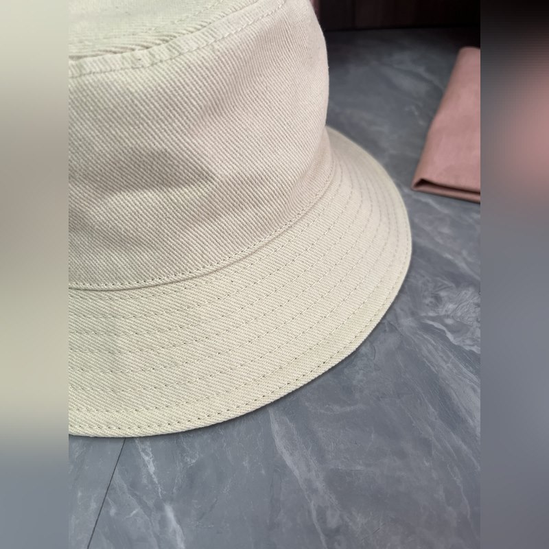 MIUMIU 原版定制 馬卡龍色系漁夫帽 這款漁夫帽選用斜紋布打造 既耐磨又耐用