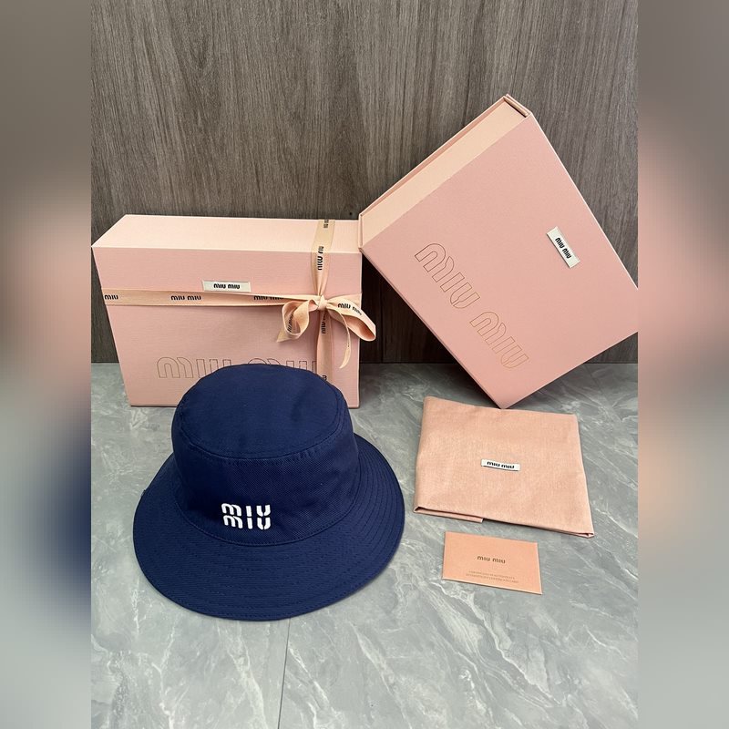 MIUMIU 原版定制 馬卡龍色系漁夫帽 這款漁夫帽選用斜紋布打造 既耐磨又耐用