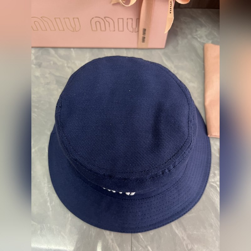 MIUMIU 原版定制 馬卡龍色系漁夫帽 這款漁夫帽選用斜紋布打造 既耐磨又耐用