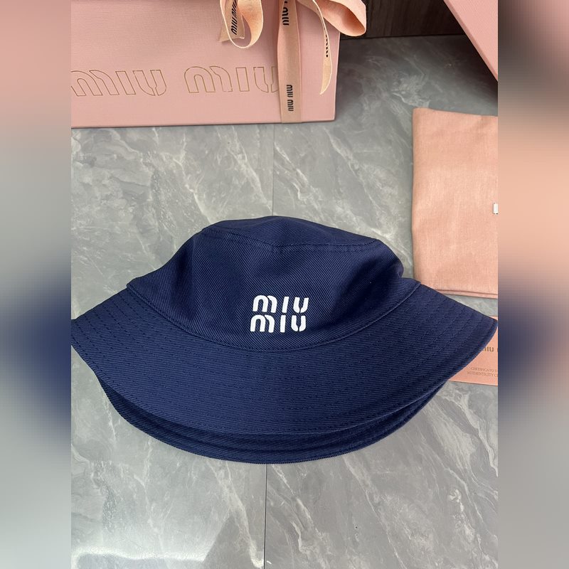 MIUMIU 原版定制 馬卡龍色系漁夫帽 這款漁夫帽選用斜紋布打造 既耐磨又耐用
