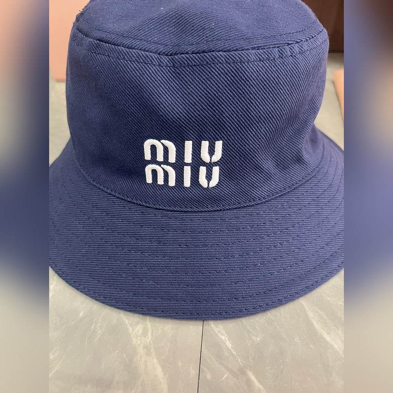 MIUMIU 原版定制 馬卡龍色系漁夫帽 這款漁夫帽選用斜紋布打造 既耐磨又耐用