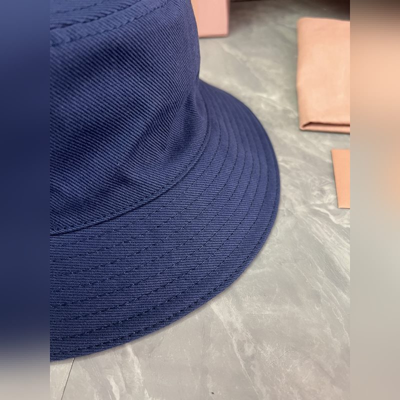 MIUMIU 原版定制 馬卡龍色系漁夫帽 這款漁夫帽選用斜紋布打造 既耐磨又耐用