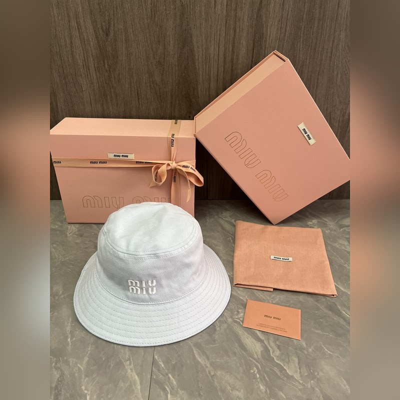 MIUMIU 原版定制 馬卡龍色系漁夫帽 這款漁夫帽選用斜紋布打造 既耐磨又耐用