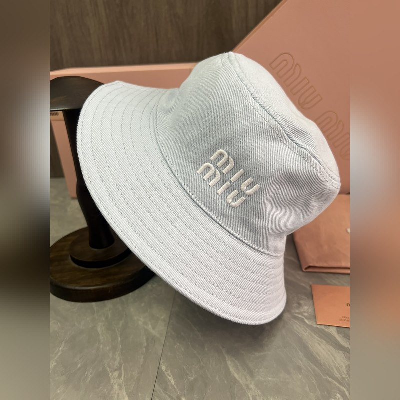 MIUMIU 原版定制 馬卡龍色系漁夫帽 這款漁夫帽選用斜紋布打造 既耐磨又耐用