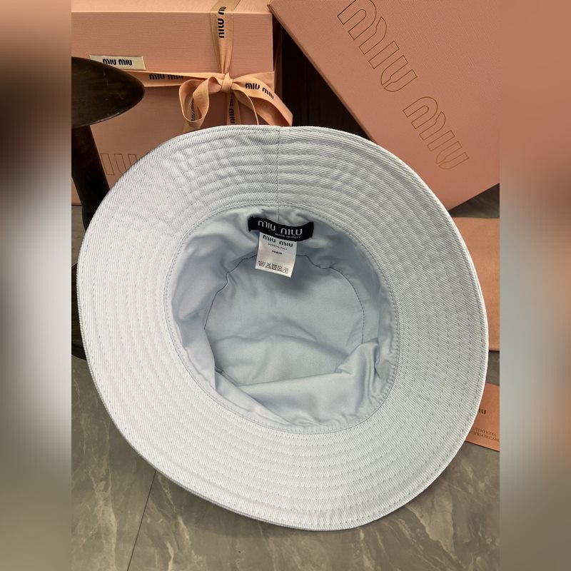 MIUMIU 原版定制 馬卡龍色系漁夫帽 這款漁夫帽選用斜紋布打造 既耐磨又耐用
