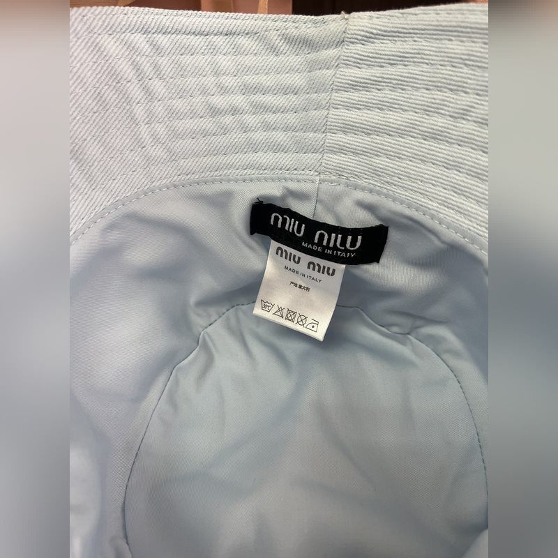 MIUMIU 原版定制 馬卡龍色系漁夫帽 這款漁夫帽選用斜紋布打造 既耐磨又耐用