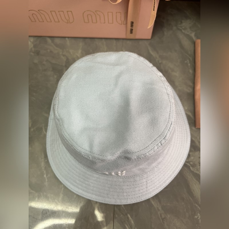 MIUMIU 原版定制 馬卡龍色系漁夫帽 這款漁夫帽選用斜紋布打造 既耐磨又耐用