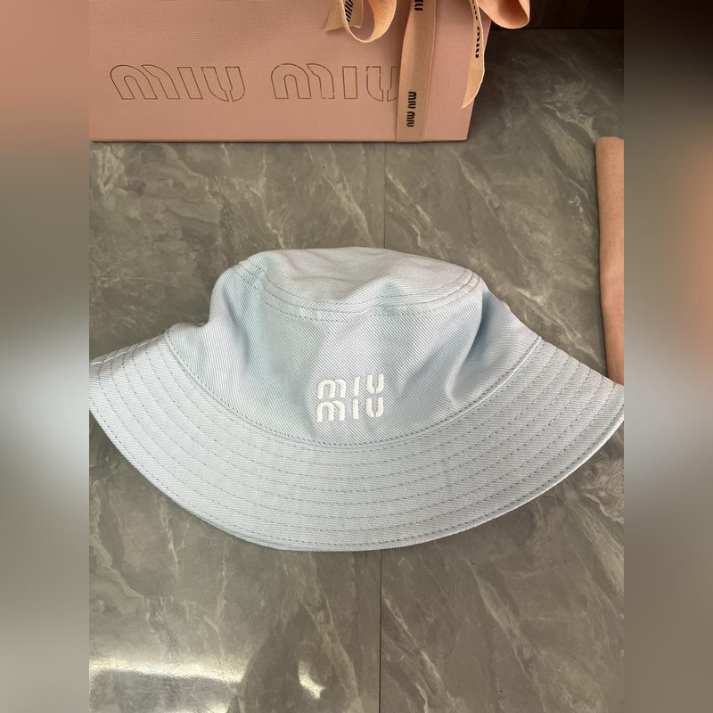 MIUMIU 原版定制 馬卡龍色系漁夫帽 這款漁夫帽選用斜紋布打造 既耐磨又耐用