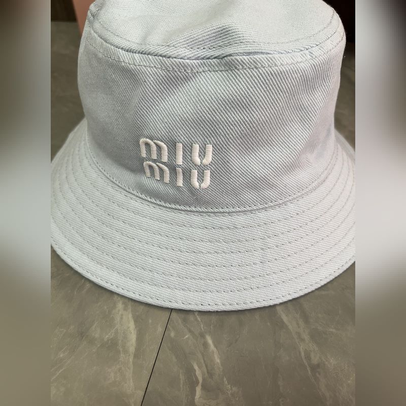 MIUMIU 原版定制 馬卡龍色系漁夫帽 這款漁夫帽選用斜紋布打造 既耐磨又耐用