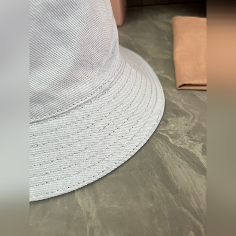 MIUMIU 原版定制 馬卡龍色系漁夫帽 這款漁夫帽選用斜紋布打造 既耐磨又耐用