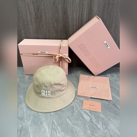 MIUMIU 原版定制 馬卡龍色系漁夫帽 這款漁夫帽選用斜紋布打造 既耐磨又耐用