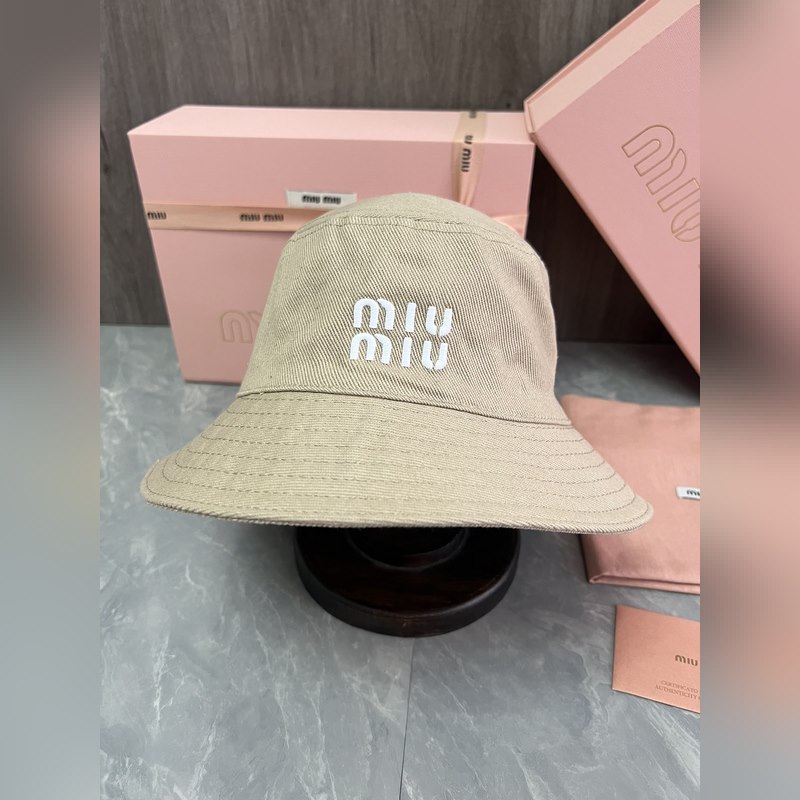 MIUMIU 原版定制 馬卡龍色系漁夫帽 這款漁夫帽選用斜紋布打造 既耐磨又耐用