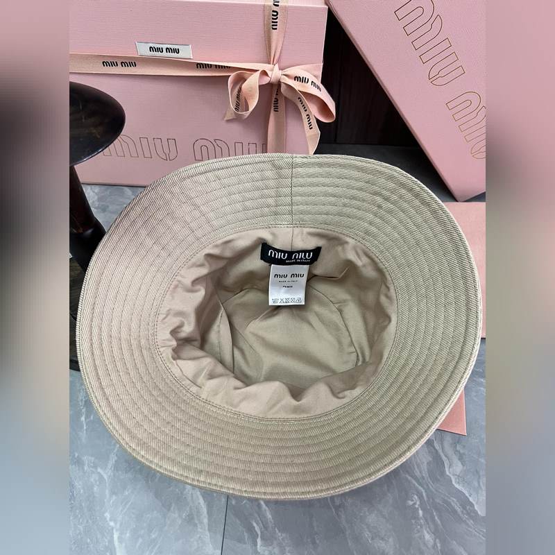 MIUMIU 原版定制 馬卡龍色系漁夫帽 這款漁夫帽選用斜紋布打造 既耐磨又耐用