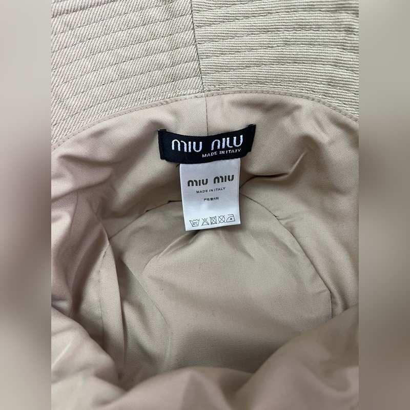 MIUMIU 原版定制 馬卡龍色系漁夫帽 這款漁夫帽選用斜紋布打造 既耐磨又耐用