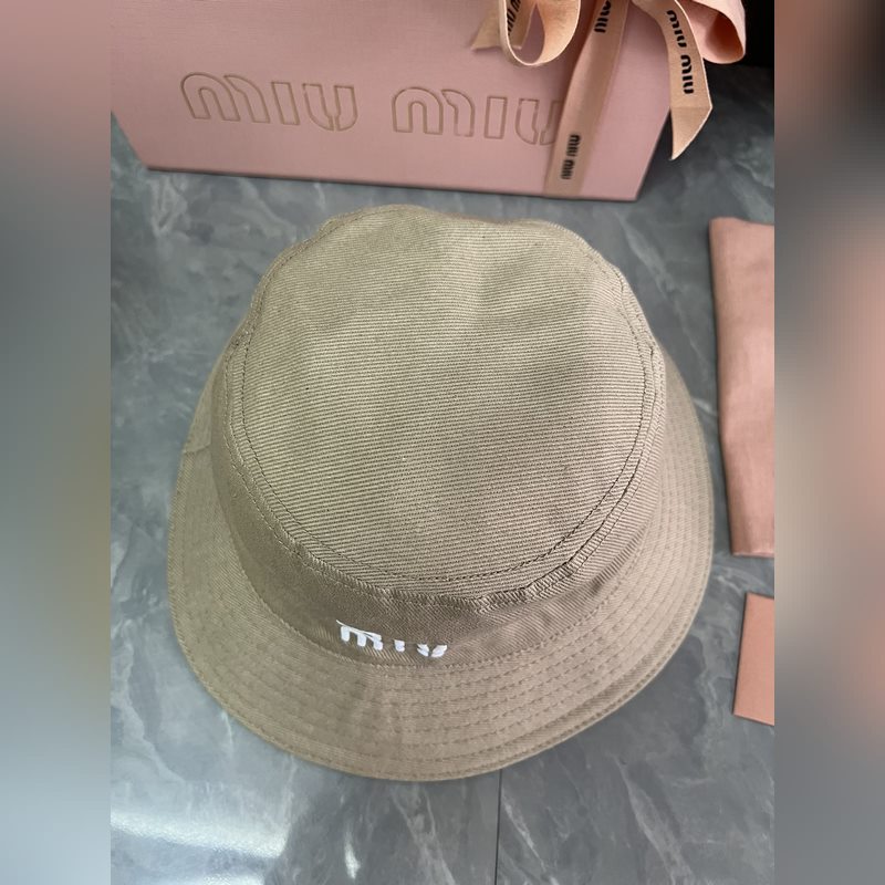 MIUMIU 原版定制 馬卡龍色系漁夫帽 這款漁夫帽選用斜紋布打造 既耐磨又耐用
