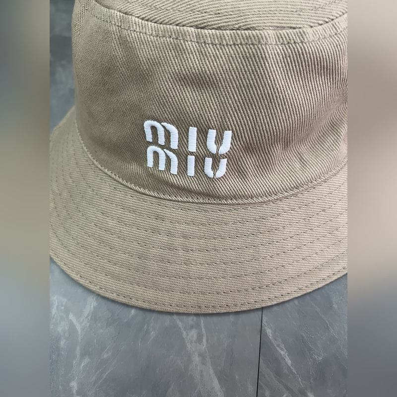 MIUMIU 原版定制 馬卡龍色系漁夫帽 這款漁夫帽選用斜紋布打造 既耐磨又耐用