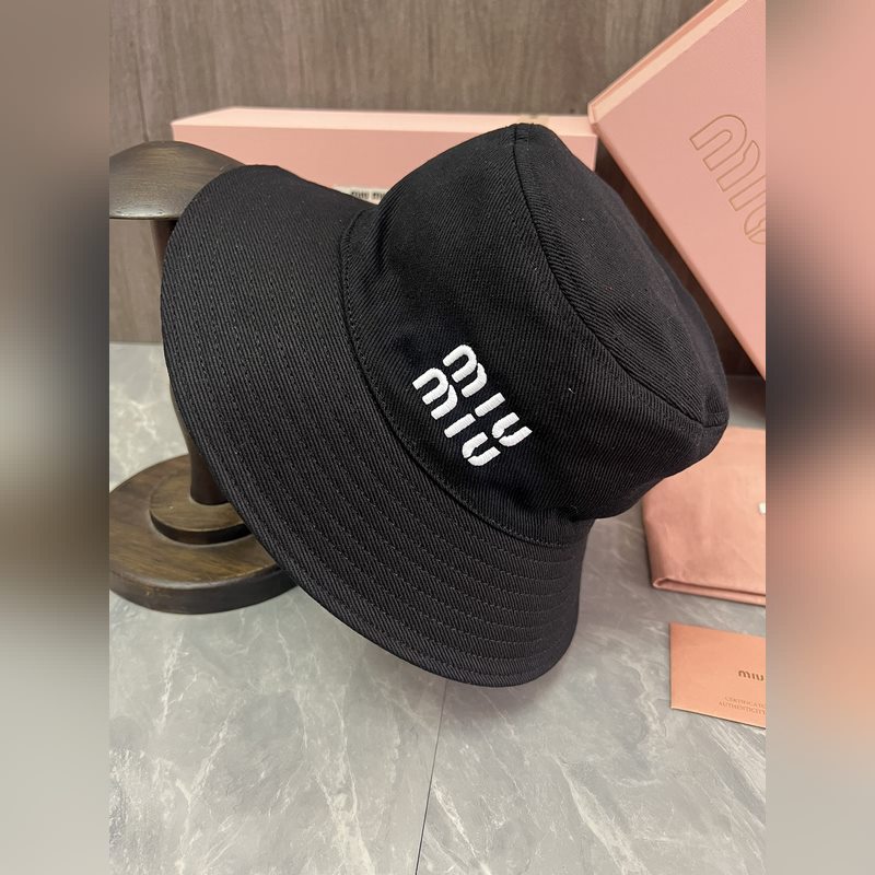 MIUMIU 原版定制 馬卡龍色系漁夫帽 這款漁夫帽選用斜紋布打造 既耐磨又耐用
