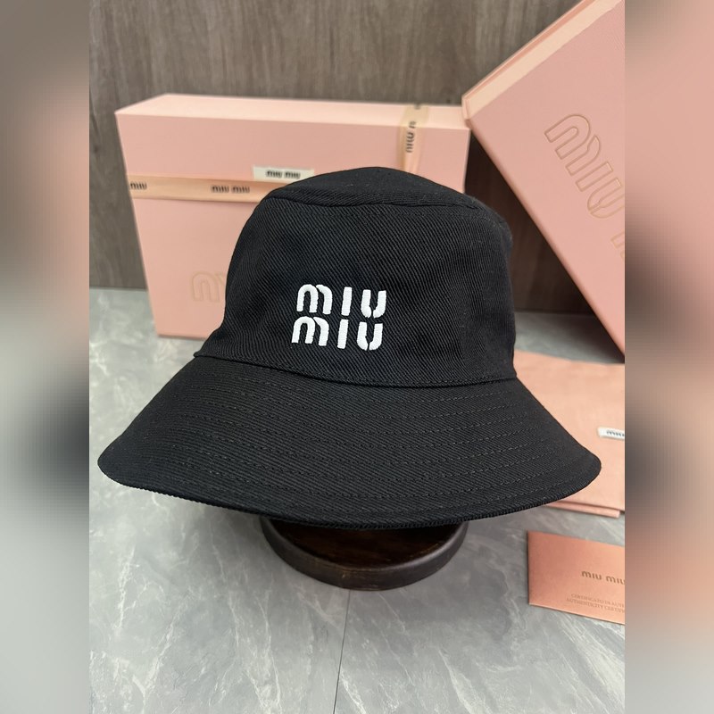 MIUMIU 原版定制 馬卡龍色系漁夫帽 這款漁夫帽選用斜紋布打造 既耐磨又耐用