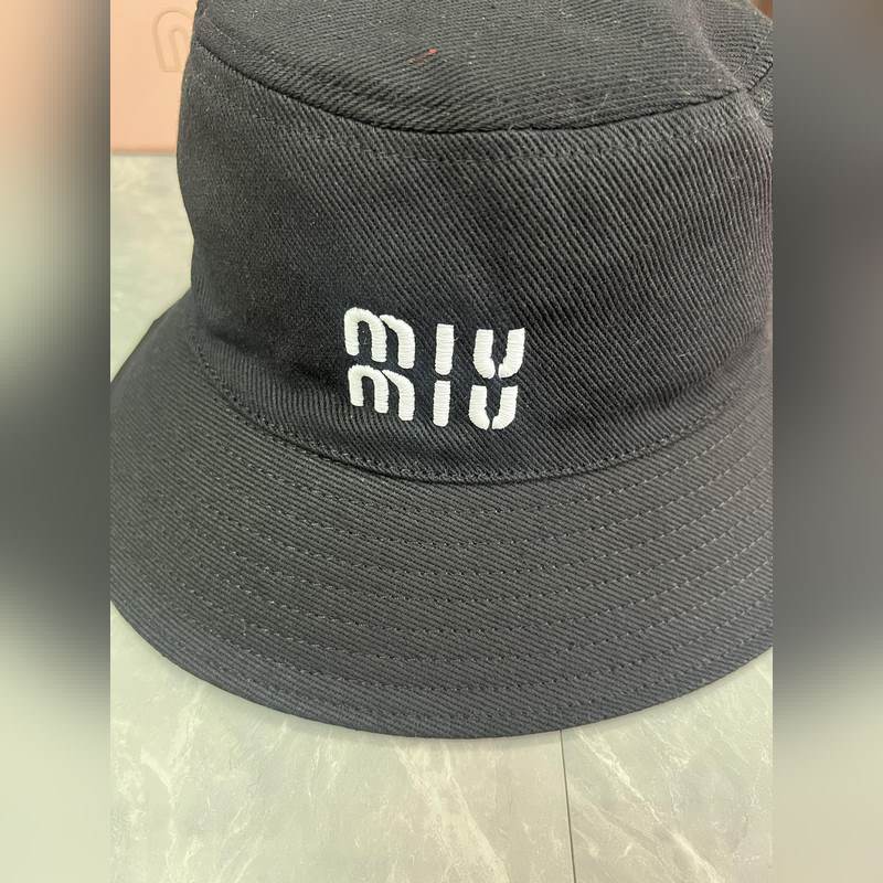 MIUMIU 原版定制 馬卡龍色系漁夫帽 這款漁夫帽選用斜紋布打造 既耐磨又耐用