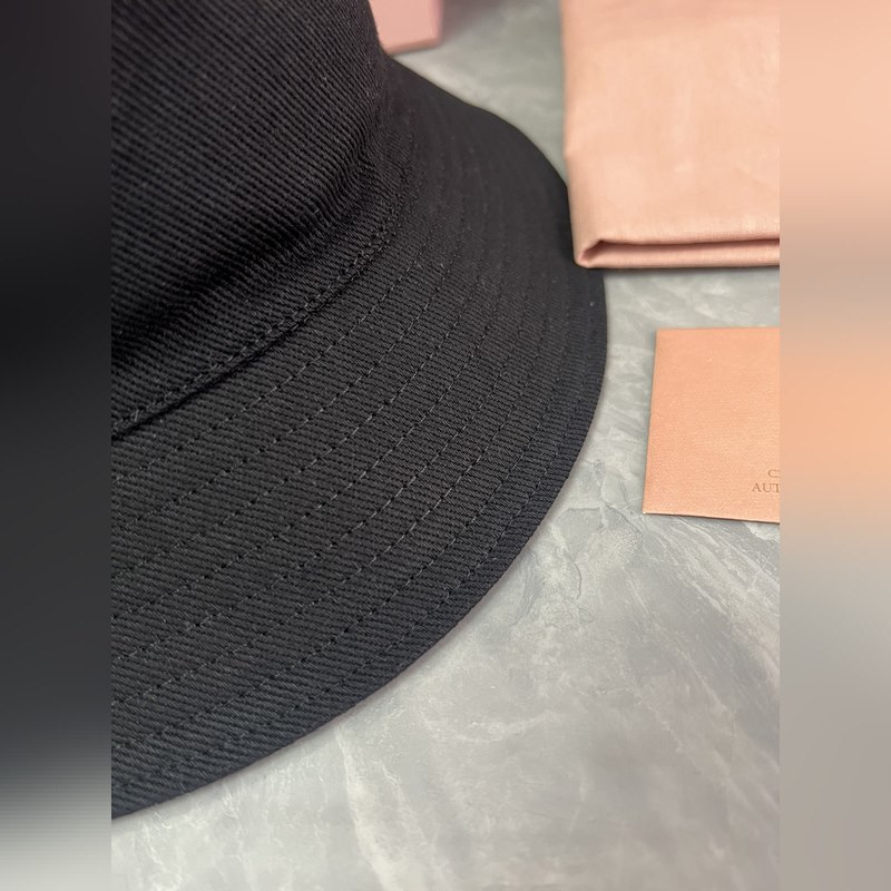 MIUMIU 原版定制 馬卡龍色系漁夫帽 這款漁夫帽選用斜紋布打造 既耐磨又耐用