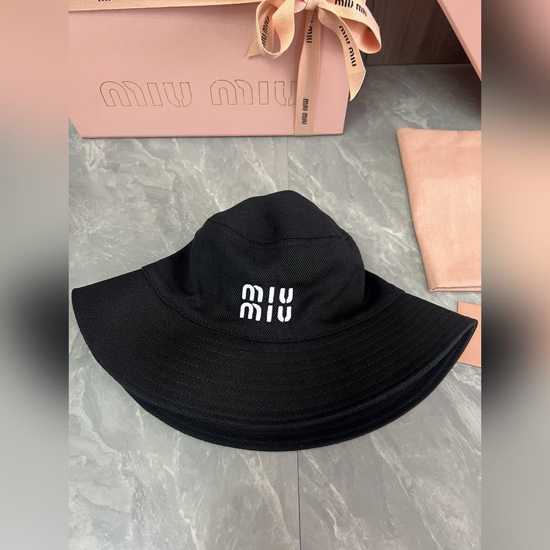MIUMIU 原版定制 馬卡龍色系漁夫帽 這款漁夫帽選用斜紋布打造 既耐磨又耐用