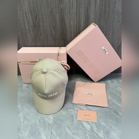 MIUMIU 原版定制 馬卡龍色系棒球帽 這款運動風棒球帽選用斜紋布打造 既耐磨