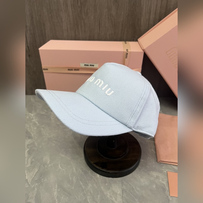 MIUMIU 原版定制 馬卡龍色系棒球帽 這款運(yùn)動(dòng)風(fēng)棒球帽選用斜紋布打造 既耐磨