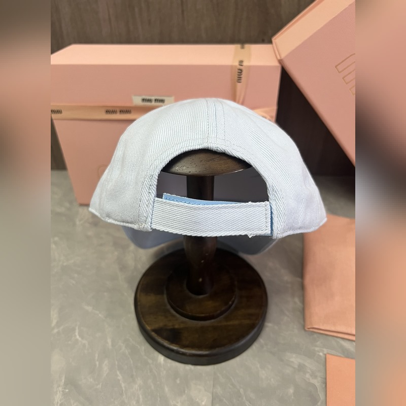 MIUMIU 原版定制 馬卡龍色系棒球帽 這款運(yùn)動(dòng)風(fēng)棒球帽選用斜紋布打造 既耐磨