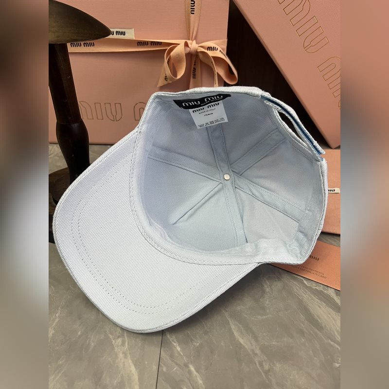 MIUMIU 原版定制 馬卡龍色系棒球帽 這款運(yùn)動(dòng)風(fēng)棒球帽選用斜紋布打造 既耐磨