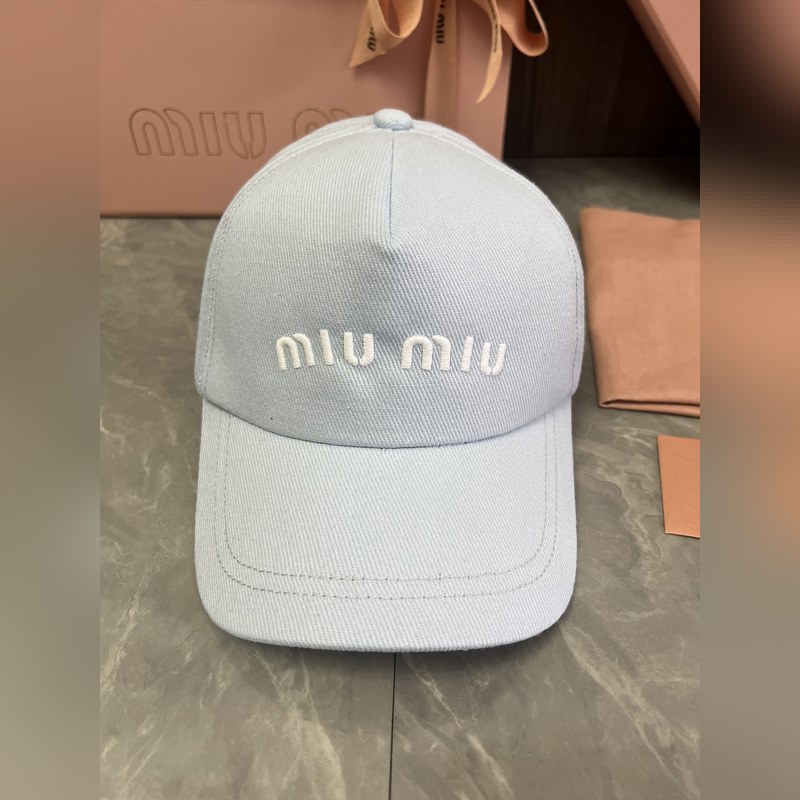 MIUMIU 原版定制 馬卡龍色系棒球帽 這款運(yùn)動(dòng)風(fēng)棒球帽選用斜紋布打造 既耐磨