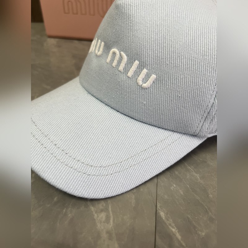 MIUMIU 原版定制 馬卡龍色系棒球帽 這款運(yùn)動(dòng)風(fēng)棒球帽選用斜紋布打造 既耐磨